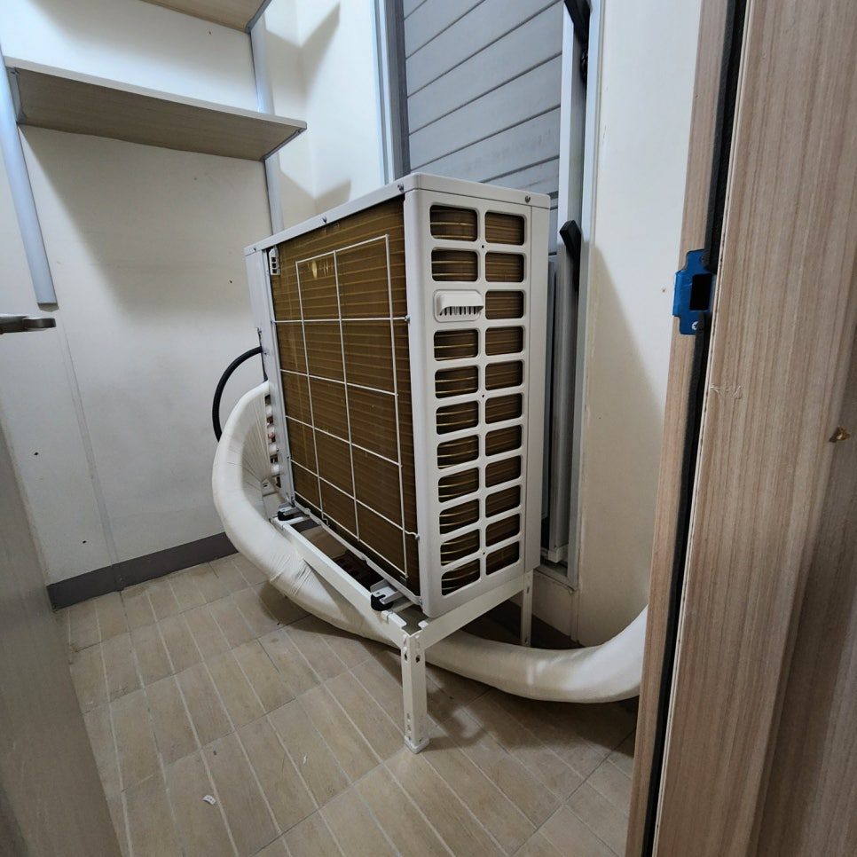 실외기 연결부의 안정적인 배관 정리