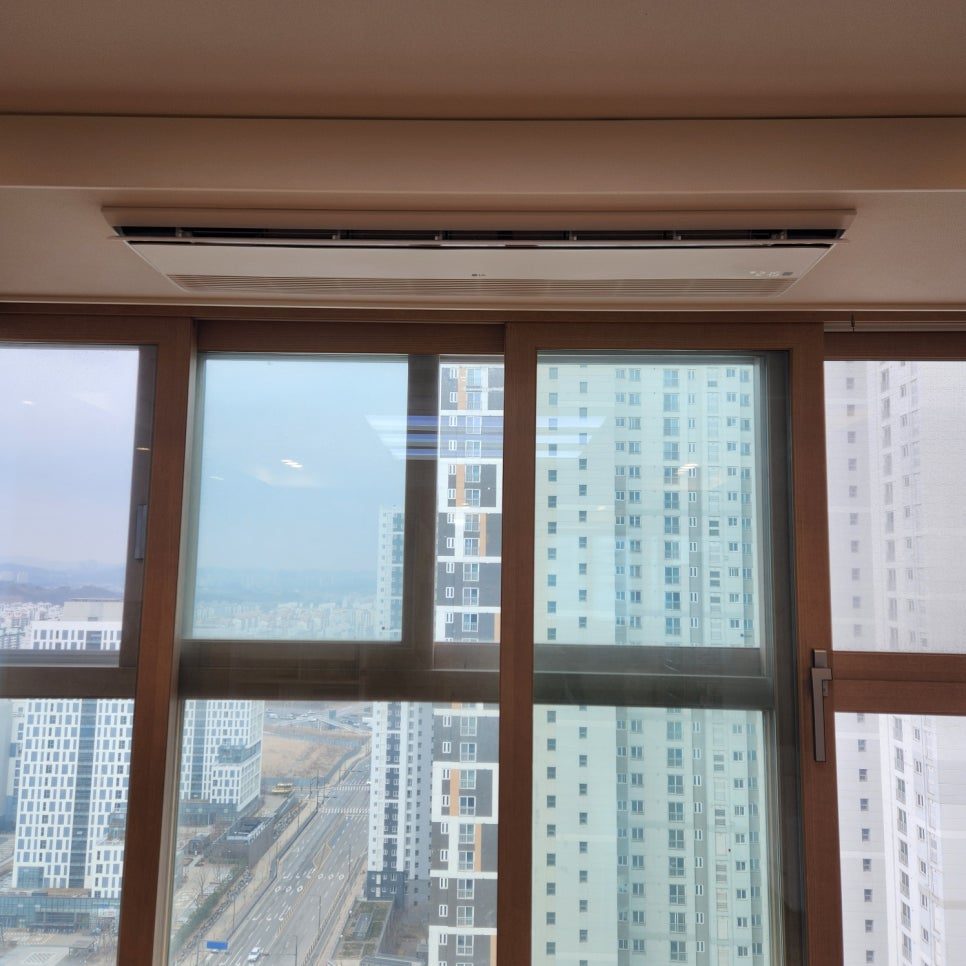 사무 공간의 세련된 마감 처리 결과