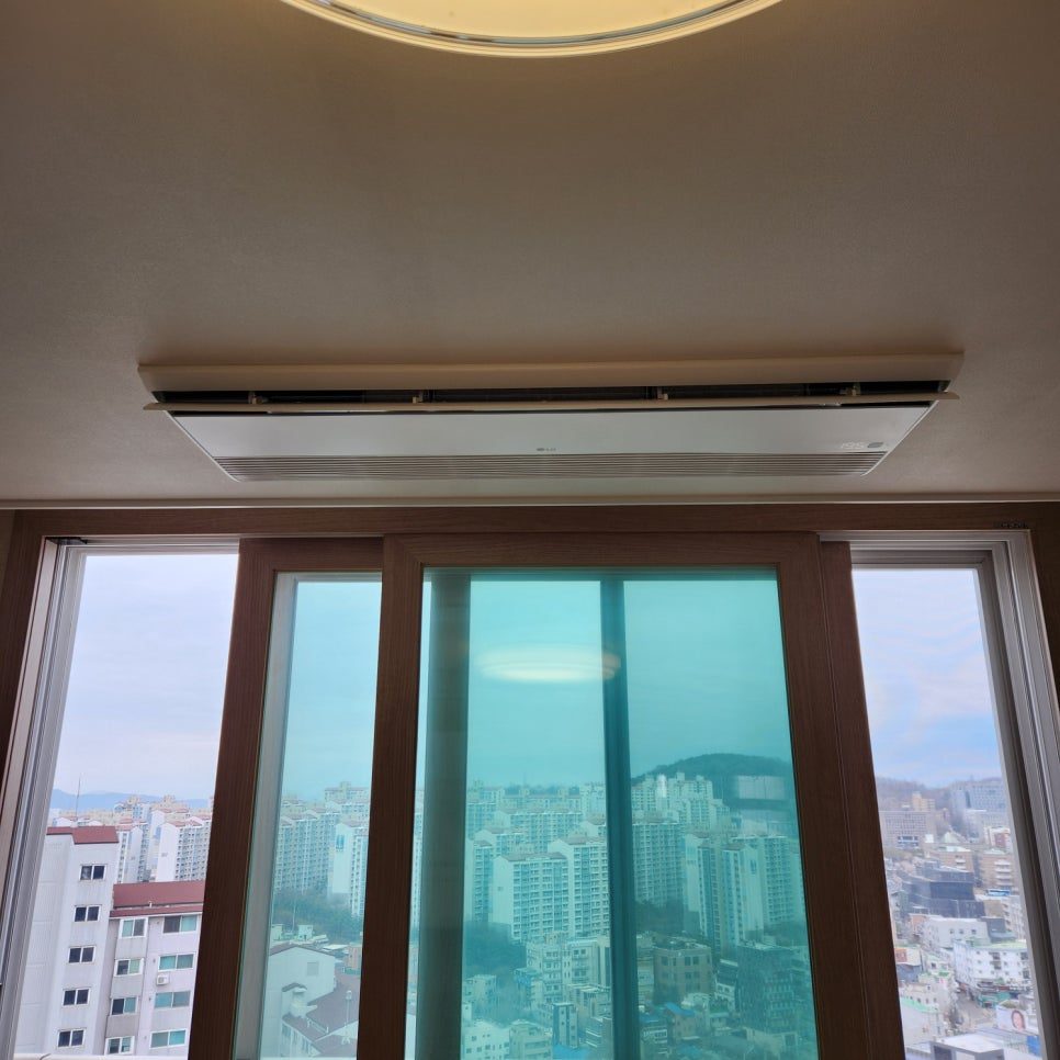 거실 전체를 아우르는 효율적인 배치