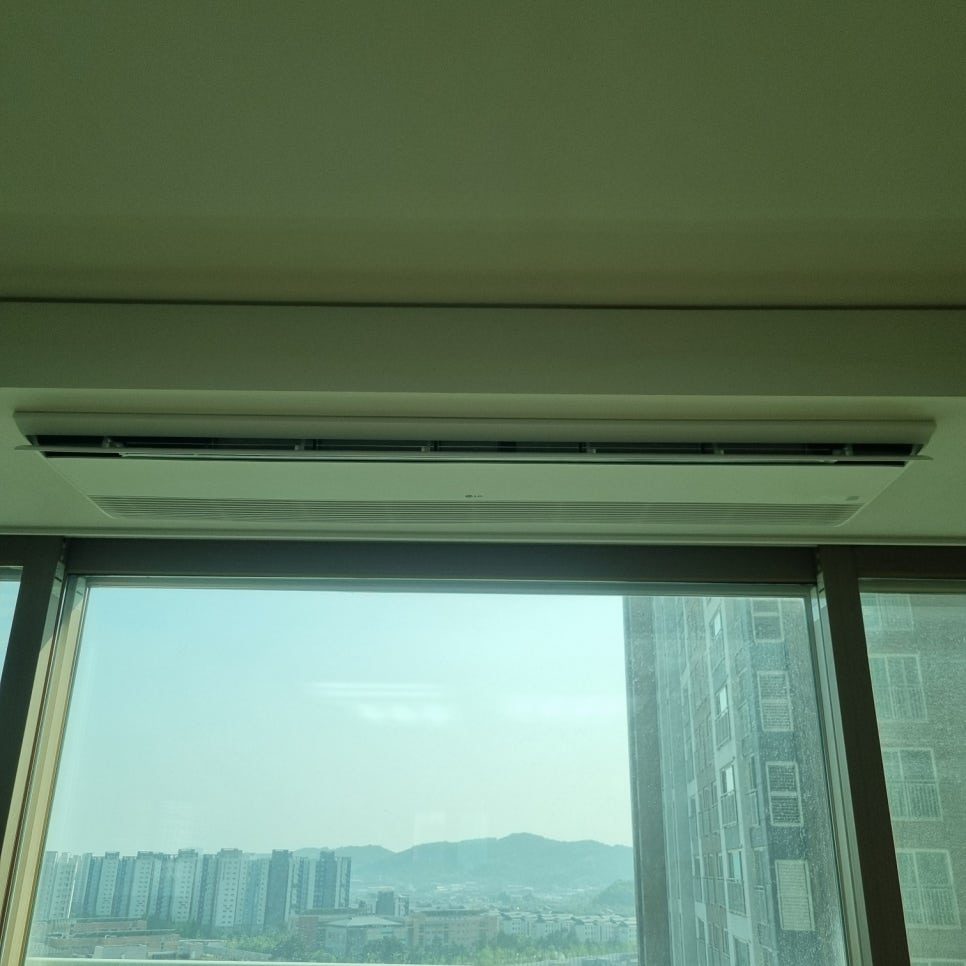 사무실 공간의 시스템에어컨 설치