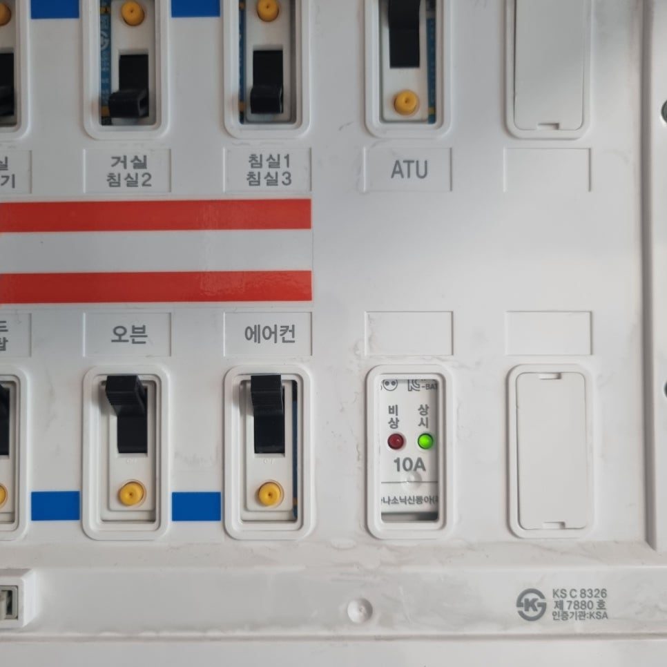 배관과 실내기 전면 조립 상태