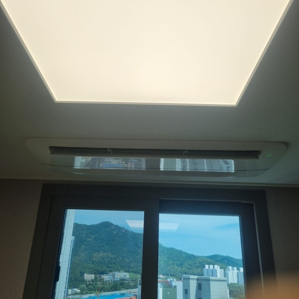 풍경과 어우러지는 사무실 설치 사례