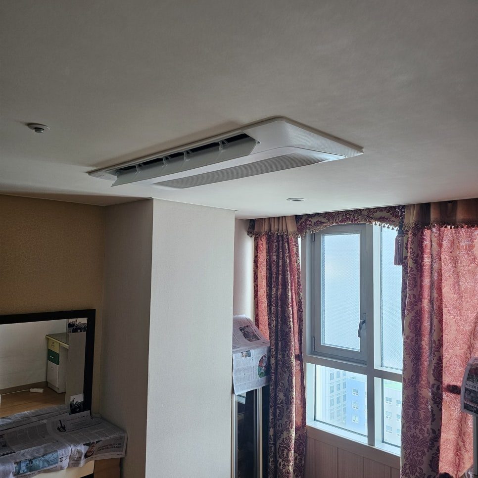 가구와 조화로운 침실 시스템에어컨