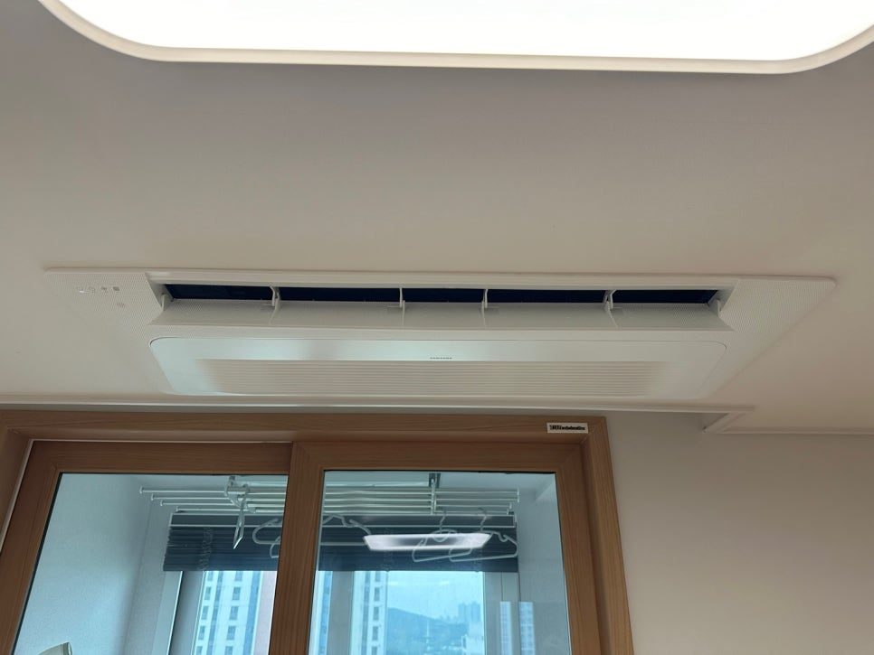 문틀과 조화로운 인테리어 마감