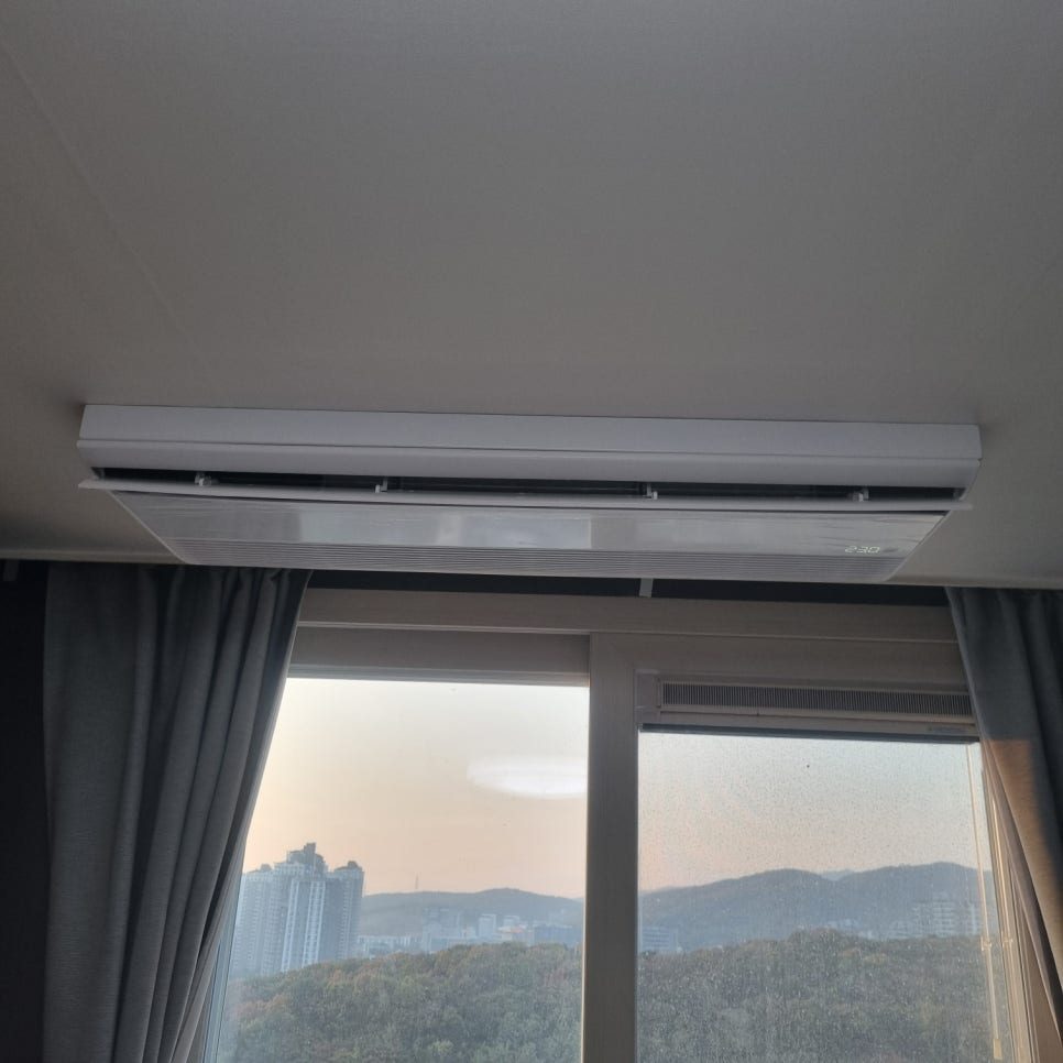 거실 메인 공간의 실내기 배치