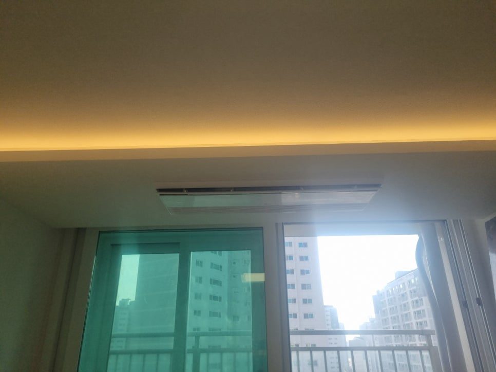 거실 천장 매립 실내기
