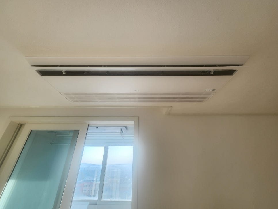 벽면과 맞닿은 부분의 정교한 마감
