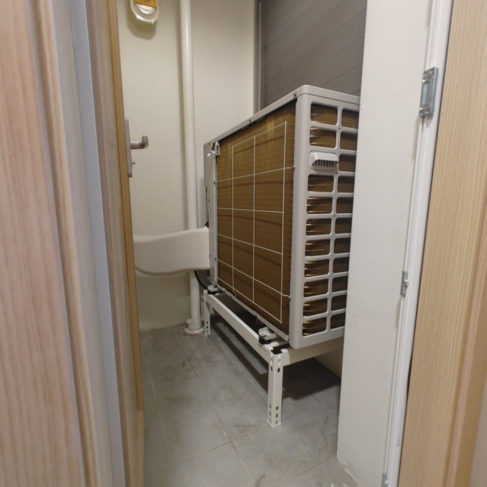실외기 연결 배관의 견고한 고정