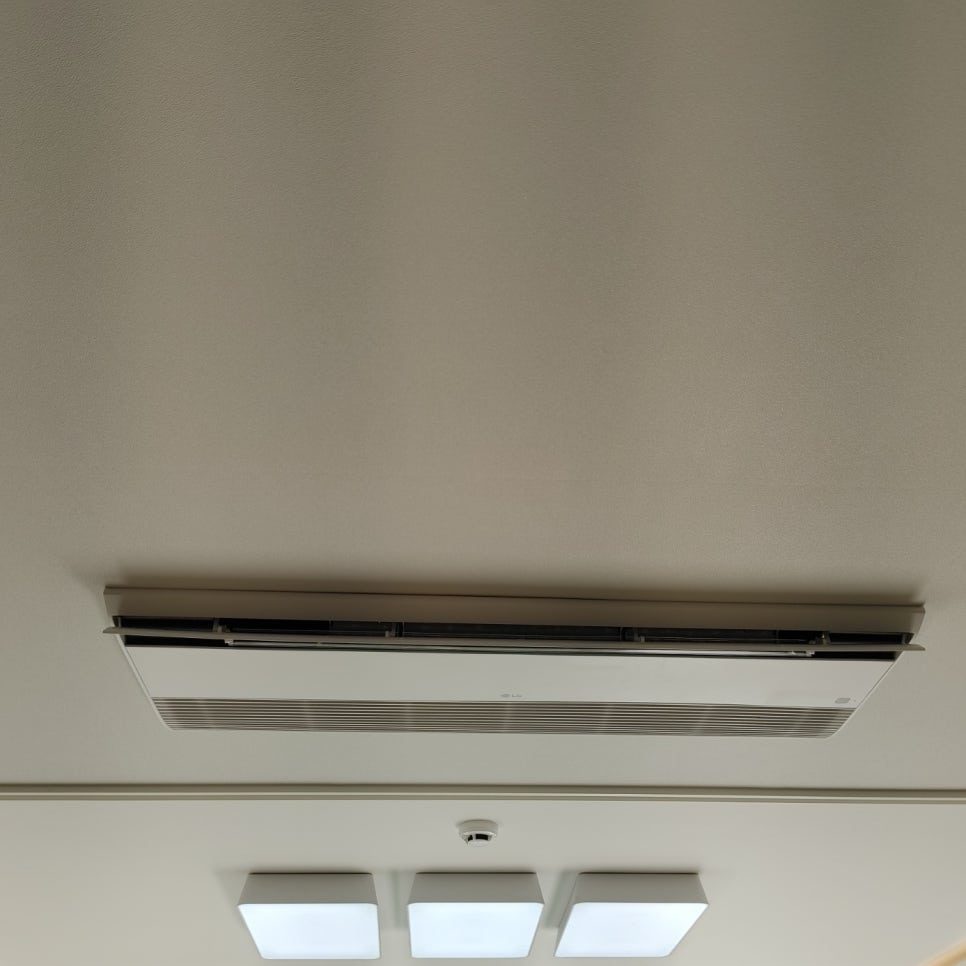조명과 어우러지는 사무실용 시스템에어컨