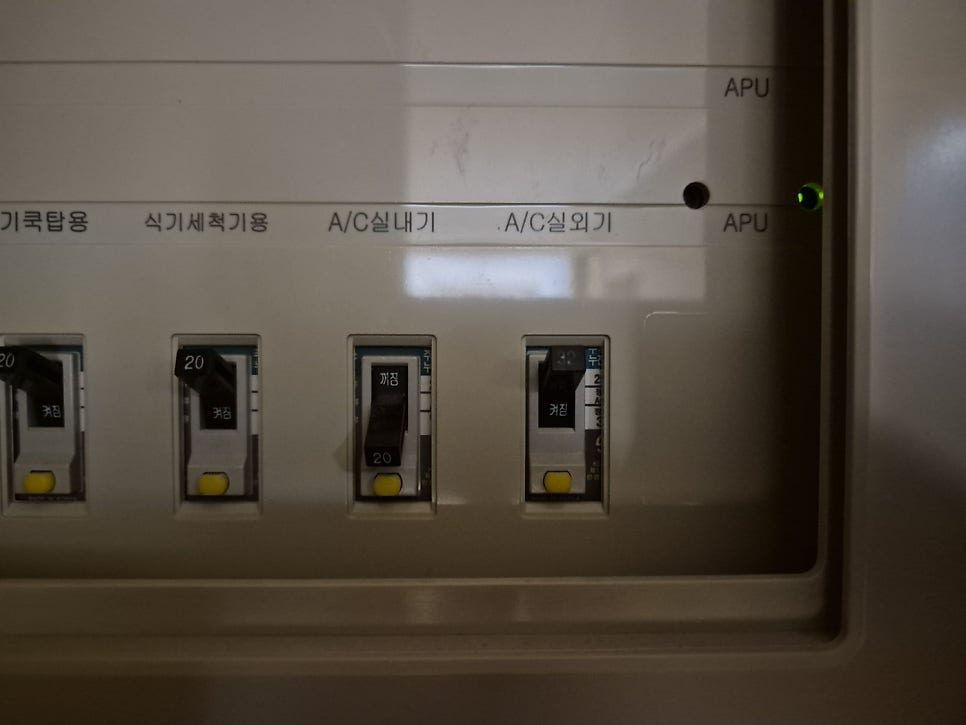 전자기구 조작부와 배관 연결 상세