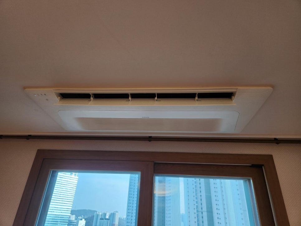 시공 완료 후 거실의 전체적인 모습