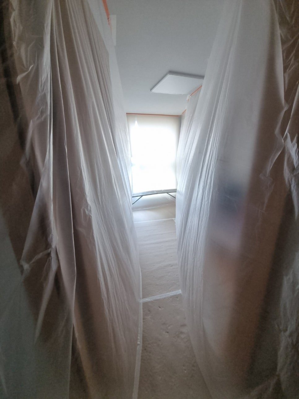 분진 차단을 위한 투명 커튼 분리 시공
