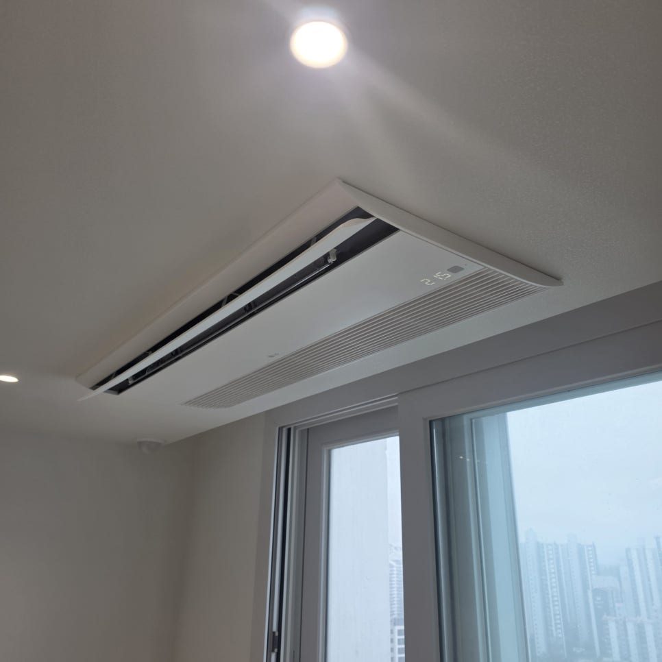 공간감을 살린 거실 시스템에어컨 시공