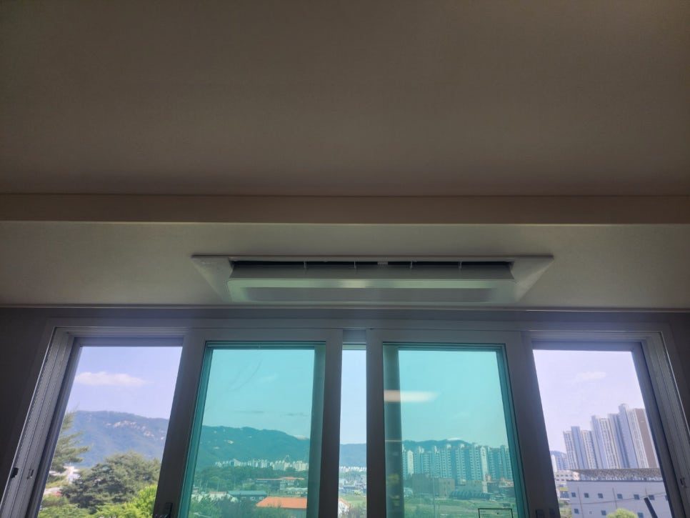거실 천장 매립형 시스템 에어컨