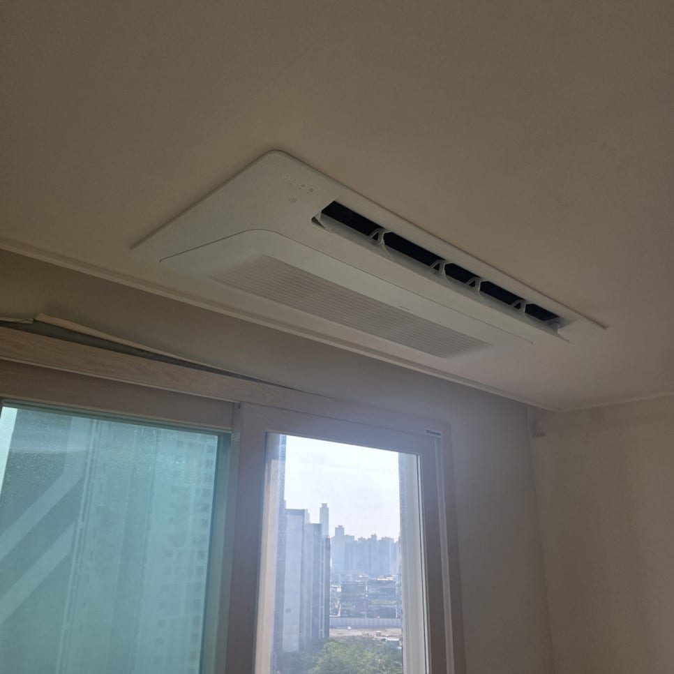 창가 공간의 효율적인 배관 및 기기 설치