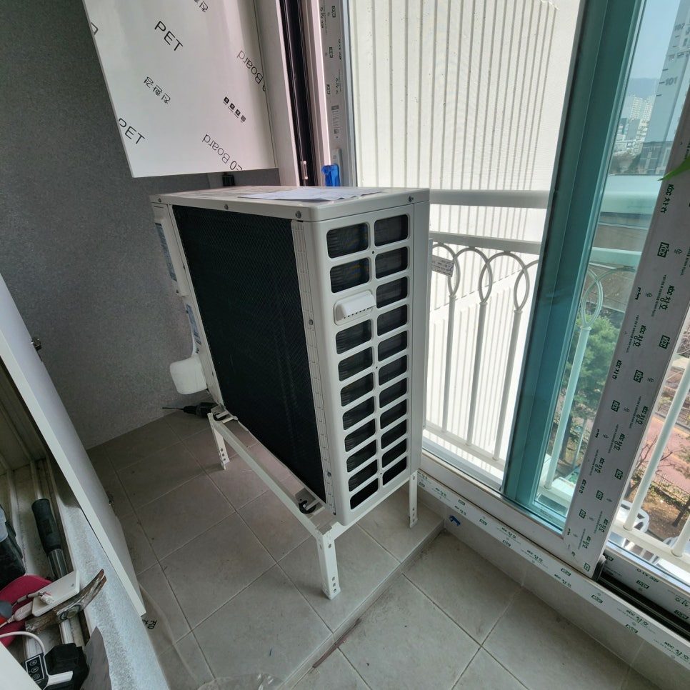 실외기 배관 노출부의 견고한 마감
