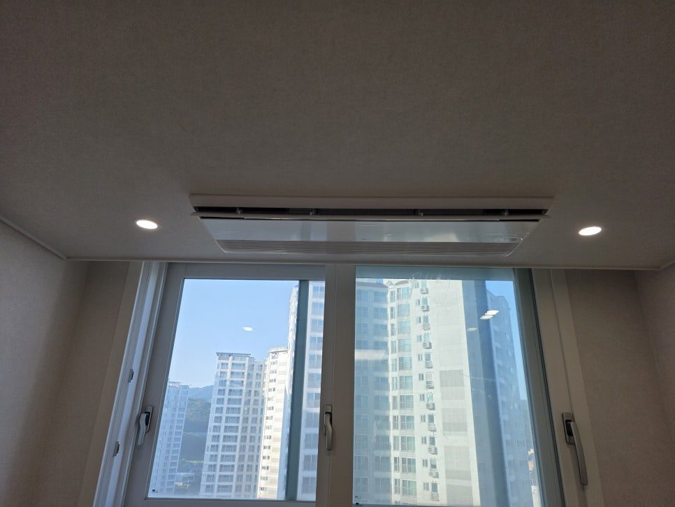 천장 매립형 실내기 설치 완료