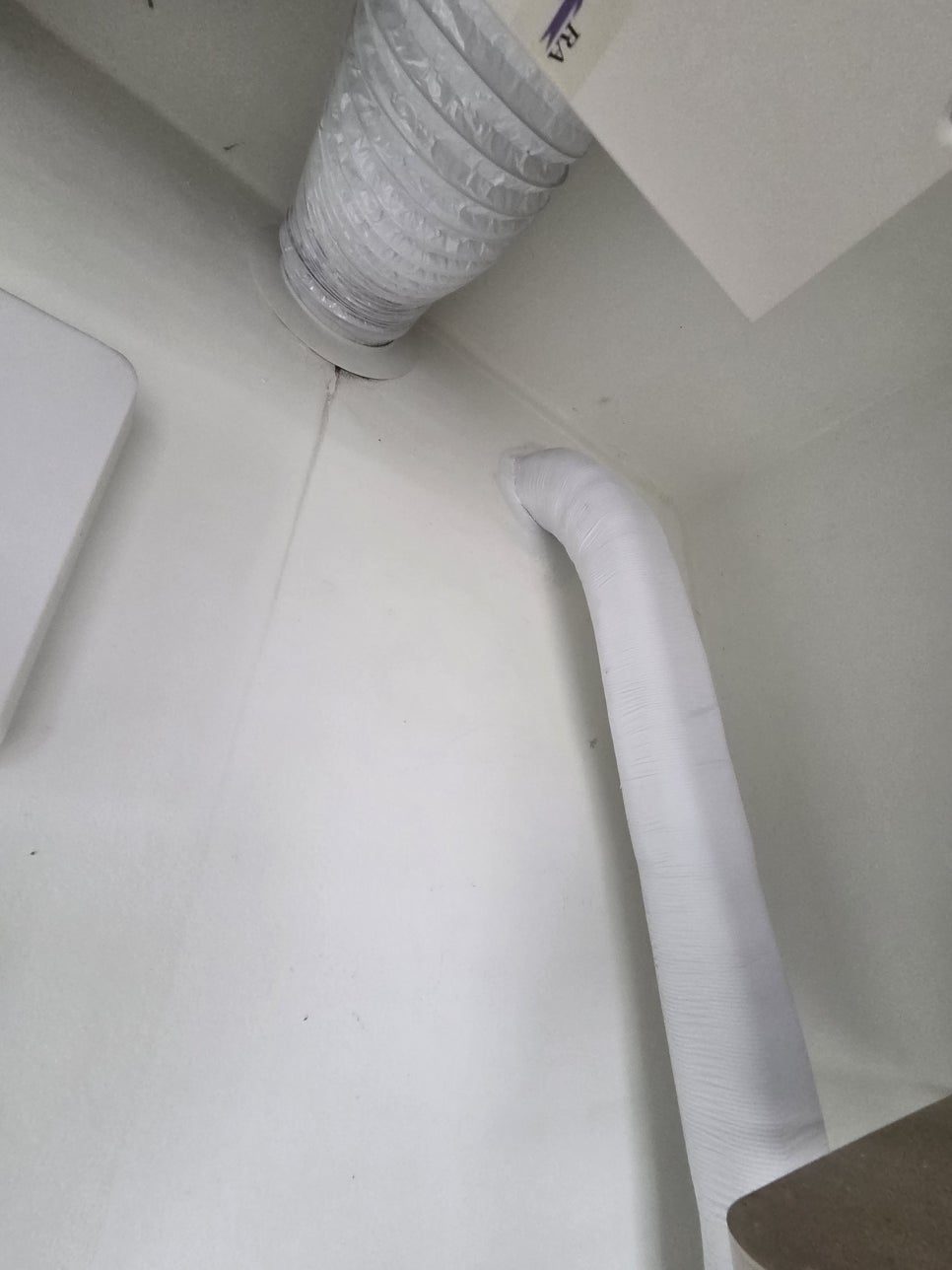 천장 내 배관 연결 및 시공 과정